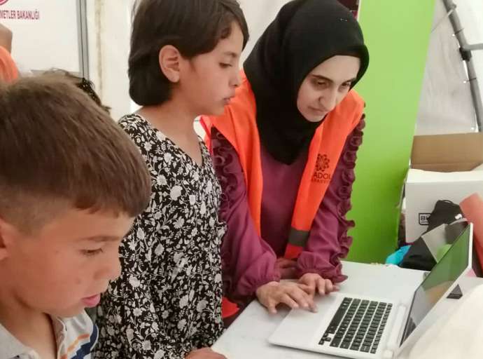 İslahiye Konteyner Kentinde Çocuklara Bilişim Teknolojileri ve Güvenli İnternet Bilinci Aşılandı